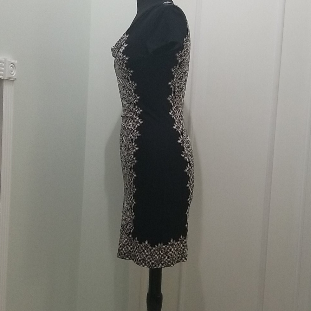 Dresses - Picture 2 of 3